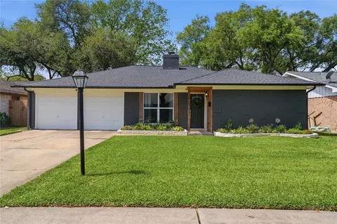 15614 Rill Ln, Houston, TX 77062