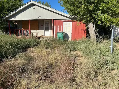 307 E Summit Ave, Electra, TX 76360 photo 1