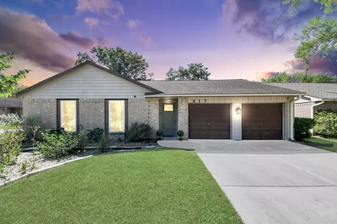 217 Greenshire Dr, League City, TX 77573