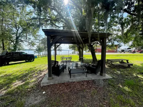 520 Lake Shore Dr, Trinity, TX 75862 photo 9