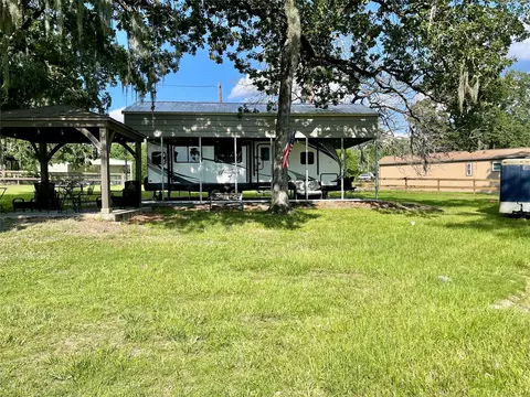 520 Lake Shore Dr, Trinity, TX 75862