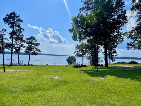 520 Lake Shore Dr, Trinity, TX 75862 photo 10