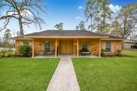 203 Ridgewood Dr, Oak Ridge North, TX 77386