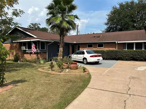 2401 Peach Ln, Pasadena, TX 77502