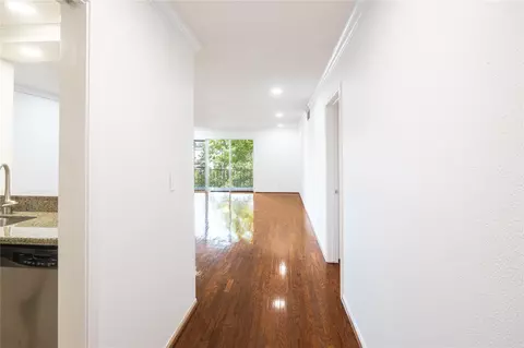 6521 Bayou Glen Rd, Houston, TX 77057