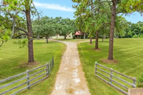 31859 Fm 1301 Rd, West Columbia, TX 77486