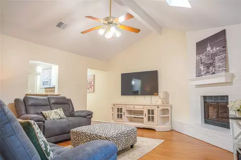 36 S High Oaks Cir S, The Woodlands, TX 77380