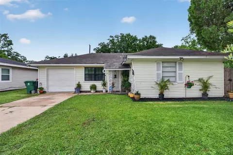13919 Santa Teresa Rd, Houston, TX 77045