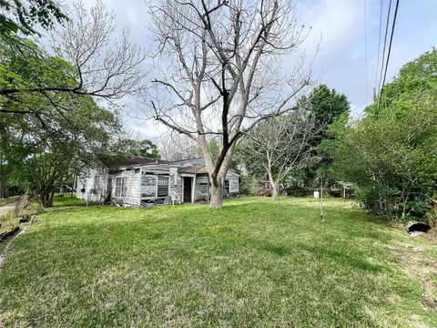 5863 Southgood St, Houston, TX 77033