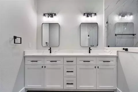 Bath - 14833 Pine Dr, Conroe, TX 77302 photo 1 of 3