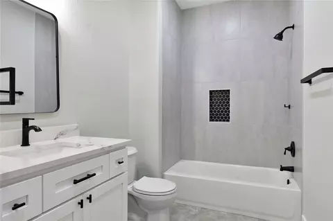 Bath - 14833 Pine Dr, Conroe, TX 77302 photo 3 of 3