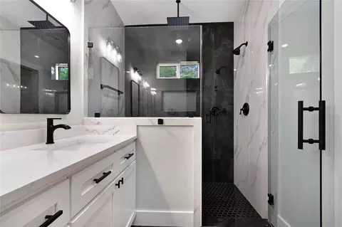 Bath - 14833 Pine Dr, Conroe, TX 77302 photo 2 of 3