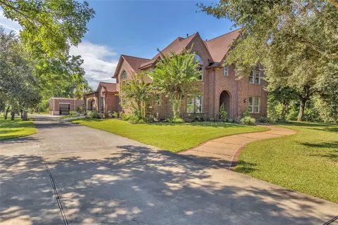 4910 Brookside Rd, Pearland, TX 77581