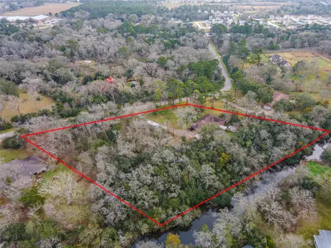 9103 Lazy Ln, Hitchcock, TX 77563