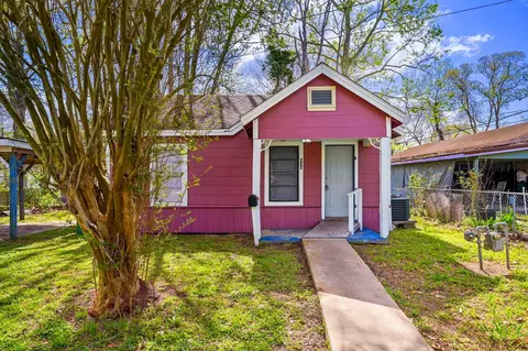 606 E 4th St, Sweeny, TX 77480 photo 1