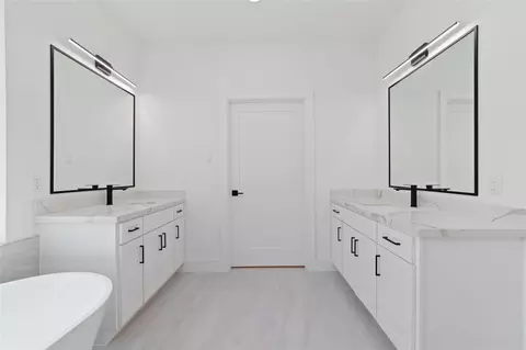 Bath - 1811 N Spring Dr #7, Spring, TX 77373 photo 3 of 5