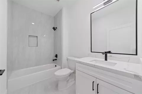 Bath - 1811 N Spring Dr #7, Spring, TX 77373 photo 5 of 5