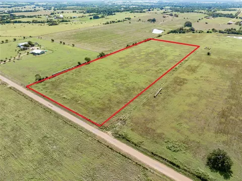 2064 Kramr Rd, Fayetteville, TX 78940