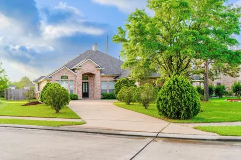 1230 Riverchase Dr, Richmond, TX 77469