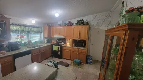 Kitchen - 17822 Shaw Cir, Conroe, TX 77302 photo 3 of 5