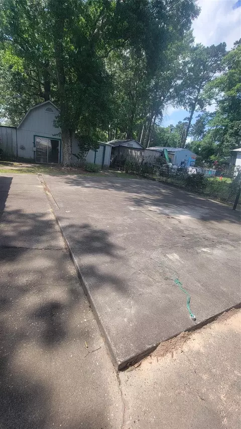 Exterior - 17822 Shaw Cir, Conroe, TX 77302 photo 6 of 12