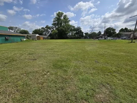 3102 Market St, Baytown, TX 77520