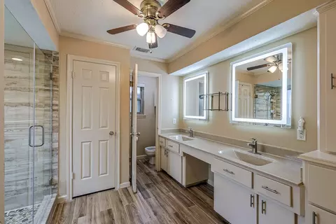 Bath - 5527 Glenmere Ln, Spring, TX 77379 photo 2 of 5