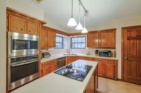Kitchen - 5527 Glenmere Ln, Spring, TX 77379 photo 2 of 6