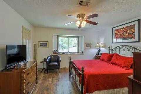 Bedroom - 5527 Glenmere Ln, Spring, TX 77379 photo 4 of 5