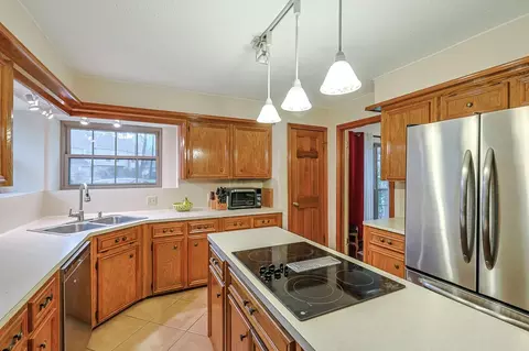 Kitchen - 5527 Glenmere Ln, Spring, TX 77379 photo 3 of 6