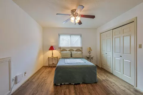 Bedroom - 5527 Glenmere Ln, Spring, TX 77379 photo 2 of 5