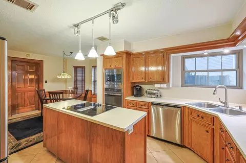 Kitchen - 5527 Glenmere Ln, Spring, TX 77379 photo 5 of 6