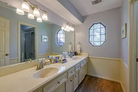 Bath - 5527 Glenmere Ln, Spring, TX 77379 photo 5 of 5