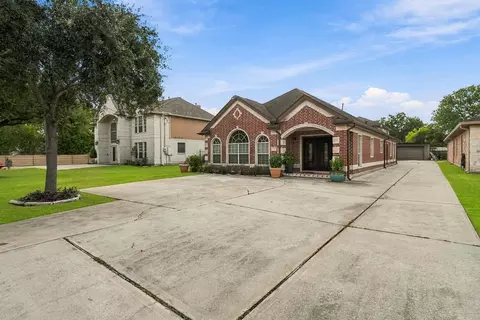5627 Brookfield Dr, Houston, TX 77085