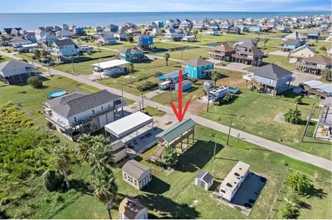 946 Meynig Dr, Crystal Beach, TX 77650