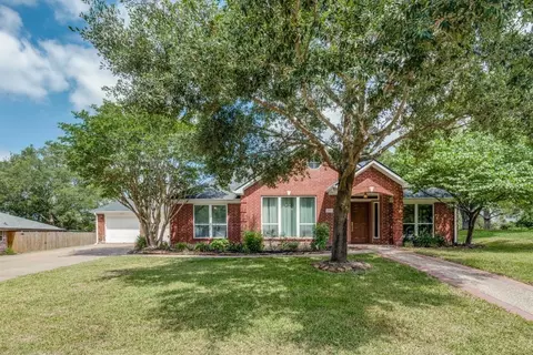 104 Douglas Dr, Bellville, TX 77418