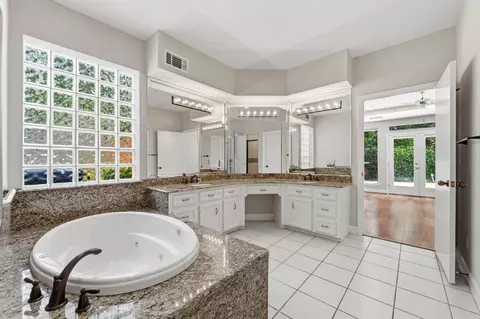 Bath - 18503 Cabaniss Cir, Spring, TX 77379 photo 2 of 3