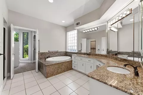 Bath - 18503 Cabaniss Cir, Spring, TX 77379 photo 1 of 3