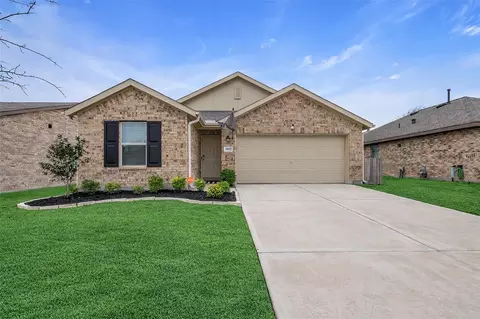 1902 Champions Dr, Navasota, TX 77868