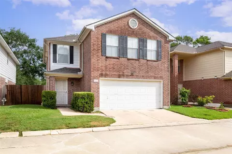 8252 Golf Green Cir, Houston, TX 77036