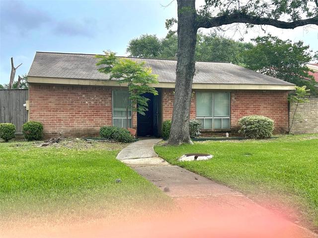 4803 Pebble Brook St, Baytown, TX 77521