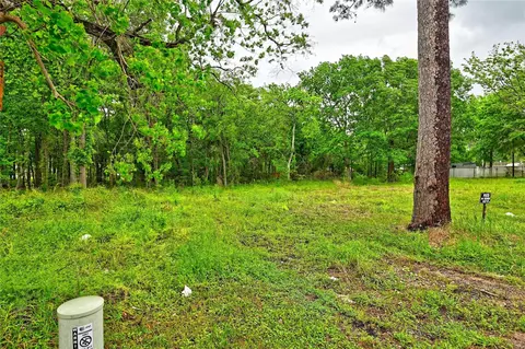 302 Smith Rd, Magnolia, TX 77354