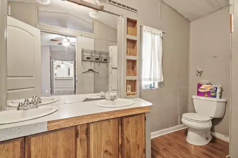 Bath - 17317 E Greenleaf Ln, Conroe, TX 77306 photo 1 of 3
