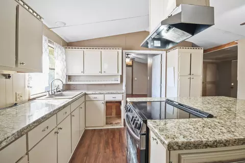 Kitchen - 17317 E Greenleaf Ln, Conroe, TX 77306 photo 2 of 2