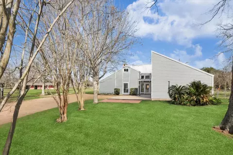 1203 Half Moon Dr, Wharton, TX 77488