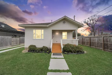 127 Amundsen St, Houston, TX 77009