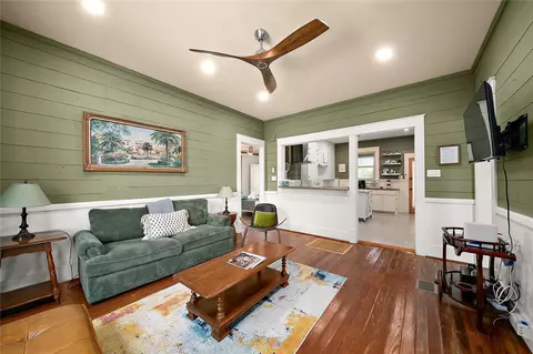 1112 17th St, Galveston, TX 77550
