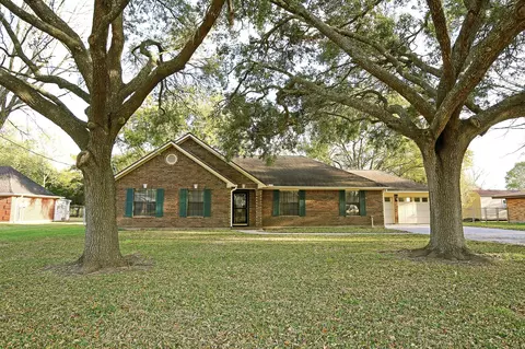 12002 10th St, Santa Fe, TX 77510