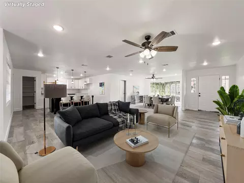 7851 Pecan Villas Dr, Houston, TX 77061
