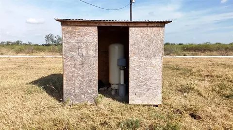 14777 Fm 359 Rd, Hempstead, TX 77445 photo 3